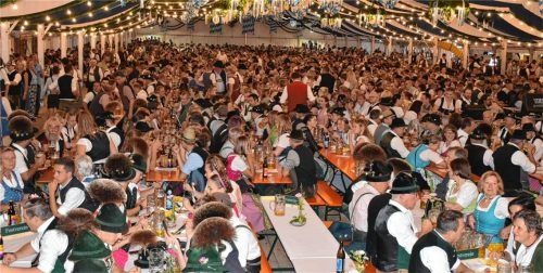 Das Gaufest 2026 in Marquartstein war ein voller Erfolg. Bürgermeister Andreas Scheck dankte in der Sitzung allen Akteuren, die dazu beigetragen haben.Foto Wunderlich