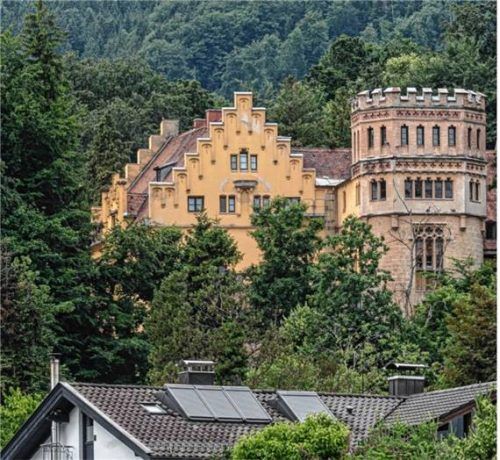 Das Institut Schloss Brannenburg hat Insolvenz angemeldet. Doch es gibt Hoffnung, dass der Schulbetrieb irgendwann weitergehen könnte. Foto Thomae