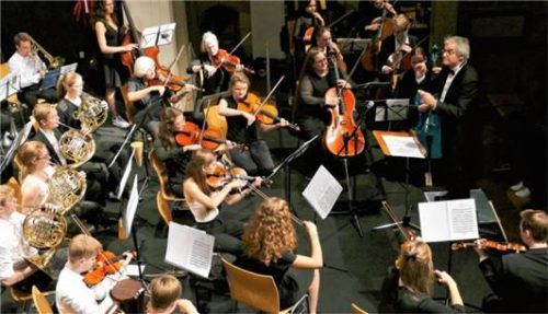 Das Jugendorchester „Die Arche“ steht unter der musikalischen Leitung von Rainer Heilmann. Foto re