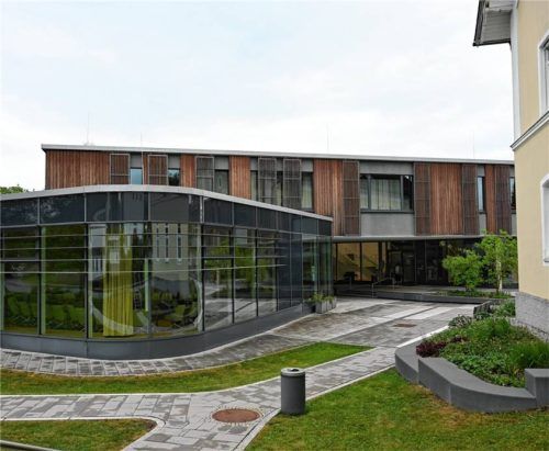 Das studentische Wohnen ist einen Schritt weiter: Bei der Sitzung des Gemeinderats Großkarolinenfeld beschloss das Gremium den Bebauungsplan einstimmig. Foto Julian Baumeister