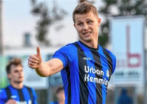 Daumen hoch: Christoph Fenninger traf für die SpVgg Weiden im Toto-Pokal.Foto Imago/Sportfoto Zink
