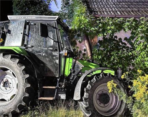 Der 32-jährige Fahrer dieses Traktors hatte in Rott die Kontrolle über sein Fahrzeug verloren. Foto Barth
