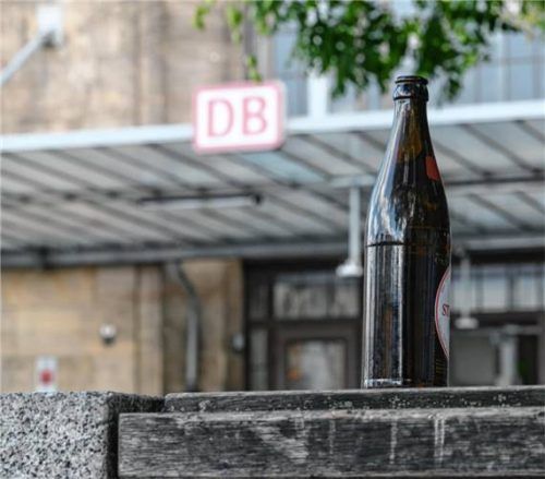 Der Angreifer schlief zunächst auf einer Bank am Bahnhofsvorplatz (Symbolbild). Foto dpa