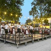 Trachtenverein feiert im Kurpark