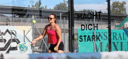 Der erste Ballwechsel: Noch klappt nicht alles, aber der Spaß spielt definitiv mit.