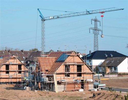 Baugrundstücke (Symbolbild) sind teuer. Allerdings klafft die Preisschere regional stark auseinander. Foto dpa