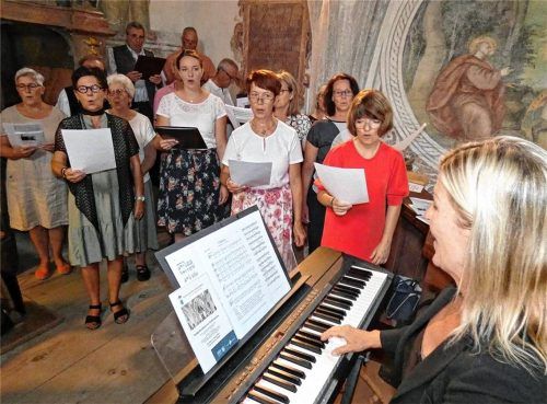 Der Seeoner Kirchenchor unter der Leitung von Andrea Wittmann sang beim abschließenden Festgottesdienst der Kulturwoche „Suchers Seeoner Leidenschaften“. Fotos Müller