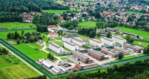Die Attacke ereignete sich in der Justizvollzugsanstalt Bernau, wo der Täter aktuell eine Freiheitsstrafe verbüßt. Foto Justizministerium