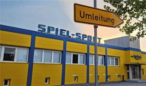 Die Ballproduktion von John wird von Freilassing nach Bulgarien umgeleitet, 26 Mitarbeiter verlieren in Freilassing ihre Arbeitsplätze. Foto Michael Hudelist