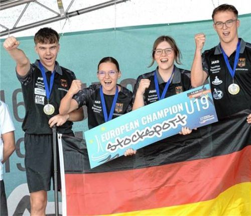 Die deutsche U19-Auswahl holte sich EM-Gold im Duo-Mixed: Marc Ziegler, Miriam Fuchs, Jennifer Winkler und Fabian Neumaier (von links). Foto Albert Kamhuber
