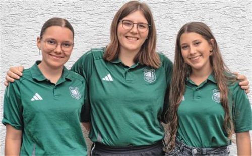 Die drei Kayer Stocksportlerinnen Miriam Fuchs, Jennifer Winkler und Rebecca Fuchs (von links) vertreten Deutschland bei der U16- und U19-EM im Burgenland.