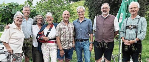 Die ehemaligen Brannenburger Gemeinderatsmitglieder Monika Kaiser-Fehling, Sebastian Trinkl, Irmi Bartl, Ursl Bierl, Florian Hörhammer, der ehemalige Rathauschef Matthias Jokisch, der amtierende Bürgermeister Christian Zweckstätter sowie Ludwig Guggenberger (von links). Es fehlen Regina Quelle, Magdalena Reiter und Simon Faltner. Foto Gemeinde Brannenburg