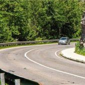 Mehr Platz für Fußgänger und Radfahrer: B305 in Unterwössen wird saniert