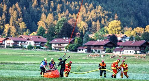Die Flughelfer der Feuerwehren sorgen am Boden dafür, dass Waldbrände aus der Luft gelöscht werden können.