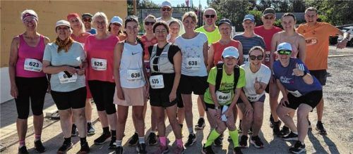 Die hochmotivierten Teilnehmer posieren vor dem Start. Foto PTSV Rosenheim