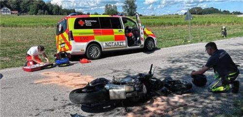 Die Kawasaki der jungen Bikerin wurde durch die Wucht des Aufpralls völlig zerstört. Foto Barth