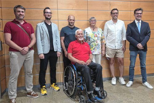 Die neuen und alten Beauftragten der Gemeinde Stephanskirchen: (von links) Hans-Christian Lindner (Familie), Alexander Stieglitz (Jugend), Matthias Ameiser (Fahrradverkehr), Harald Oberrenner (Menschen mit Behinderung), Renate Hanzekovic (Senioren) und Christian Ringler (Kultur). Ganz rechts: Bürgermeister Karl Mair.Foto Blum