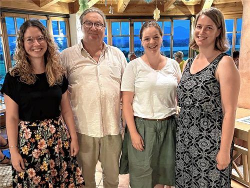 Die neugewählte Vorstandschaft: (von links) Zweite Vorsitzende Veronika Kunsler, Vorsitzender Raimund Feichtner, Schriftführerin Magdalena Baur und Schatzmeisterin Veronika Heinz. Foto Steinberger