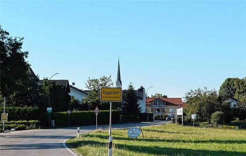 Die Ortseinfahrt Eggstätts von Süden her kommend. Foto  Kirchner