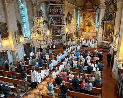 Die Pfarrkirche während des Abschlussgottesdienstes des Ministranten-Camps. Foto Hötzelsperger