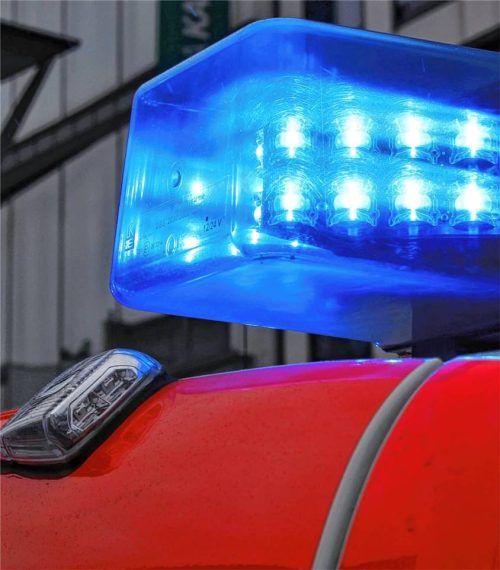 Am Dienstagmittag rückten Polizei und Feuerwehr zum Werksgelände von Meggle in Reitmehring aus. Foto IMAGO/Maximilian Koch