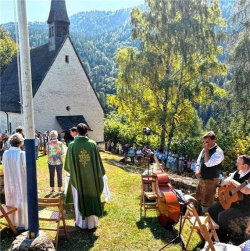 Ein Erlebnis war die erste vom Pfarrverband Hl. Franz von Assisi Bergen-Erlstätt-Grabenstätt-Vachendorf organisierte Bergmesse an der Streichenkirche in Schleching. Foto Müller