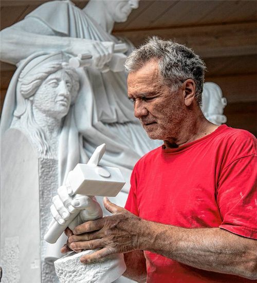 Elf Monate hat Hans Brunner an der überlebensgroßen Marmorskulptur gearbeitet.Foto Effner