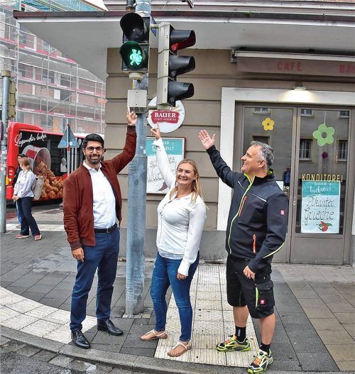 Freuen sich über die Wiesntrommler: (von links) Oberbürgermeister Abuzar Erdogan, Denise Schurzmann vom Wirtschaftlichen Verband sowie Klaus Hertreiter, Geschäftsführer des Wirtschaftlichen Verbands. Fotos Schlecker
