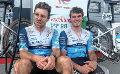 Gezeichnet von den Herausforderungen bei der 4. deutschen Gravelmeisterschaft: Jan Münzer (links) und Finn McKenzie. Foto MaxSolar-Raymon