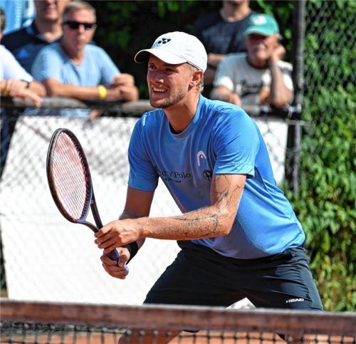 Hochkonzentriert am Netz: Andrew Paulson hat in dieser Saison bislang alle seine Spiele für Rosenheim gewonnen.Foto Franz Ruprecht