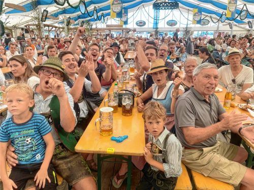 Im Festzelt herrscht beste Stimmung.Fotos Neuwirth