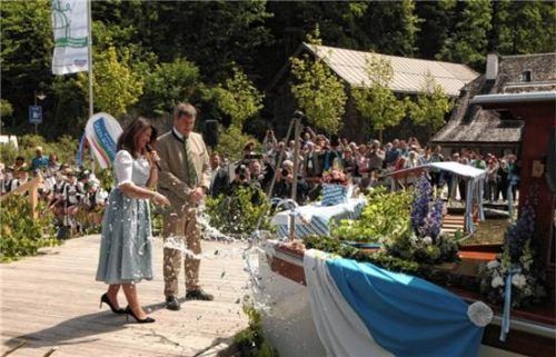 Im Mai 2017 taufte Markus Söder gemeinsam mit Michaela Kaniber an der Seelände am Königssee das bis dahin größte Elektromotorboot der Flotte: die „Marktschellenberg“.