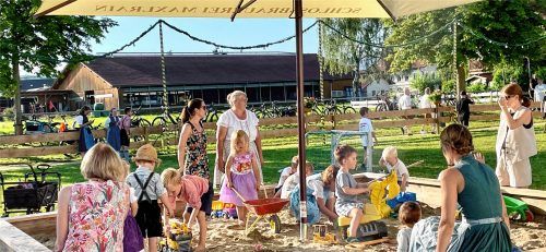 Im Sandkasten können sich die Kinder austoben. Zahlreiche weitere, meist kostenlose Angebote für die Kleinen stehen auf dem Programm.Fotos Neuwirth
