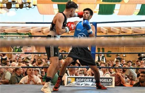 In der Auerbräu-Festhalle ist am Sonntag wieder der Boxring aufgestellt. 13 Kämpfe locken das Publikum.Foto Ru