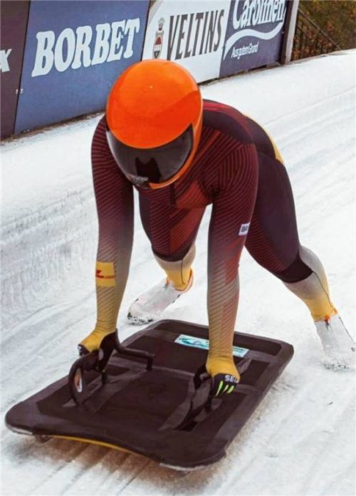 Kopfüber stürzt sich Skeletoni Charlize Reimann in die Eisbahn.Foto privat