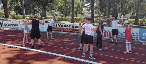 Kraft, Schnelligkeit, Koordination und Technik machen Gewichtheben zu einer komplexen Disziplin. Dementsprechend abwechslungsreich war der Ferienprogrammtag.Foto re