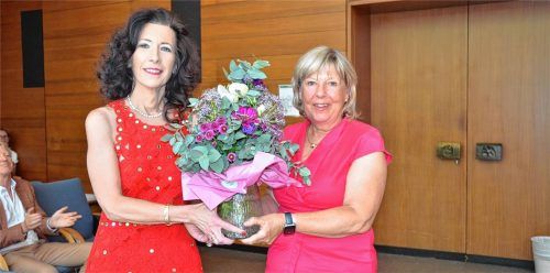 Landgerichtspräsidentin Anja Kesting verabschiedete ihre bisherige Vizepräsidentin Andrea Titz (links), die ab 1. August als Leitende Oberstaatsanwältin künftig an der Spitze der Staatsanwaltschaft Kempten steht. Foto Kretzmer-Diepold