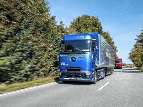 Lastwagen sind Hauptträger des Güterverkehrs in der EU. Foto Mercedes-Benz via Autoren-Union Mobilität