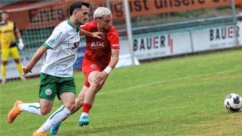 Laufduell zwischen dem Buchbacher Albano Gashi und Eichstätts Lucas Schraufstetter (links). Foto Michael Buchholz