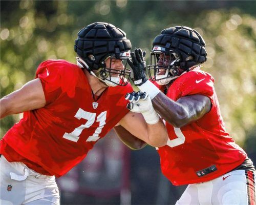 Lorenz Metz (links) verbrachte zwei Jahre auf dem Practice Squad der Tampa Bay Buccaneers. Nun sucht der Neuöttinger bei den New England Patriots sein Glück.Foto Imago