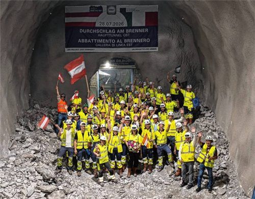 Meilenstein im Brennerbasistunnel: Projektbeteiligte feierten im Juli 2026 den Durchbruch in der Hauptröhre. Was Deutschland angeht, hält sich die Feierlaune wegen einiger Unwägbarkeiten in Grenzen. Foto BBT SE