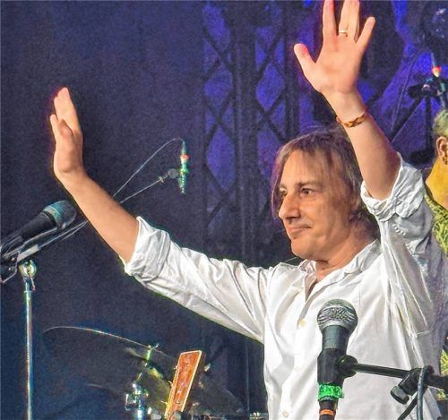Mit Musik, Haltung und Grandezza wurde Pippo Pollina zum Liebling des Haberkasten-Publikums. Foto Kreibich
