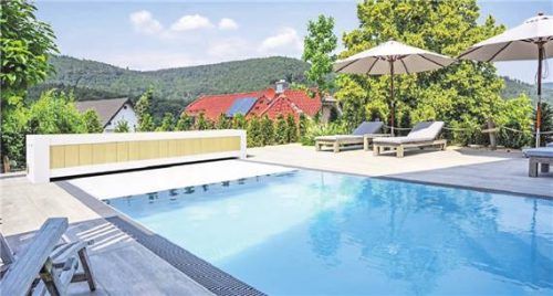 Moderne Fertigpools lassen sich heute auf den meisten privaten Grundstücken umsetzen und effizient sowie umweltfreundlich betreiben. Foto DJD/POOL-SYSTEMS.DE/SOPHIE HÄUSNER
