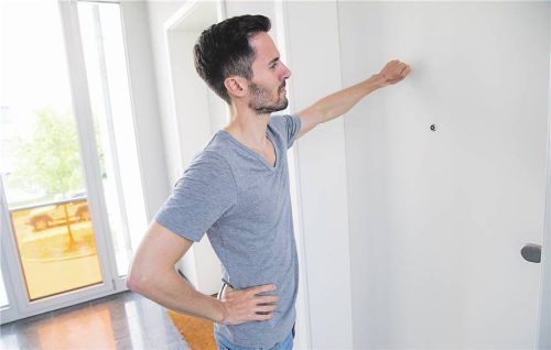 Probleme mit Ihrem Mieter? Eine Mietausfallversicherung kann bei der Bewältigung helfen. Foto Christin Klose/dpa