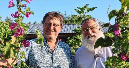Rainer Schulze (links) und Stephan Hartl sind schon lange Mitglied des Rosenheimer Kleingartenvereins.