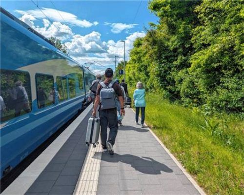 Reisende und Pendler brauchen mal wieder Geduld: Ab Montag, 17. August, gibt es umfangreiche Streckenarbeiten auf den Strecken der BRB. Foto IMAGO