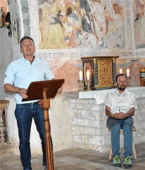 Robert Hintereder (links) sprach bei der Andacht in der Streichenkirche. Foto Sybilla Wunderlich
