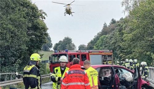 Schwerer Unfall auf der B304 bei Amerang: Ein Autofahrer verlor hier sein Leben. Foto Barth