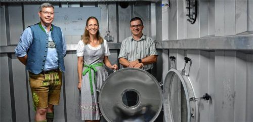 Stolz auf das Ergebnis sind (von links) Planer Johannes Höglauer, Bürgermeisterin Martina Gaukler und Wasserwerksmeister und Experte Georg Hacher. Foto Eder