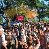Strandbad verwandelt sich in lebendige Tanzfläche